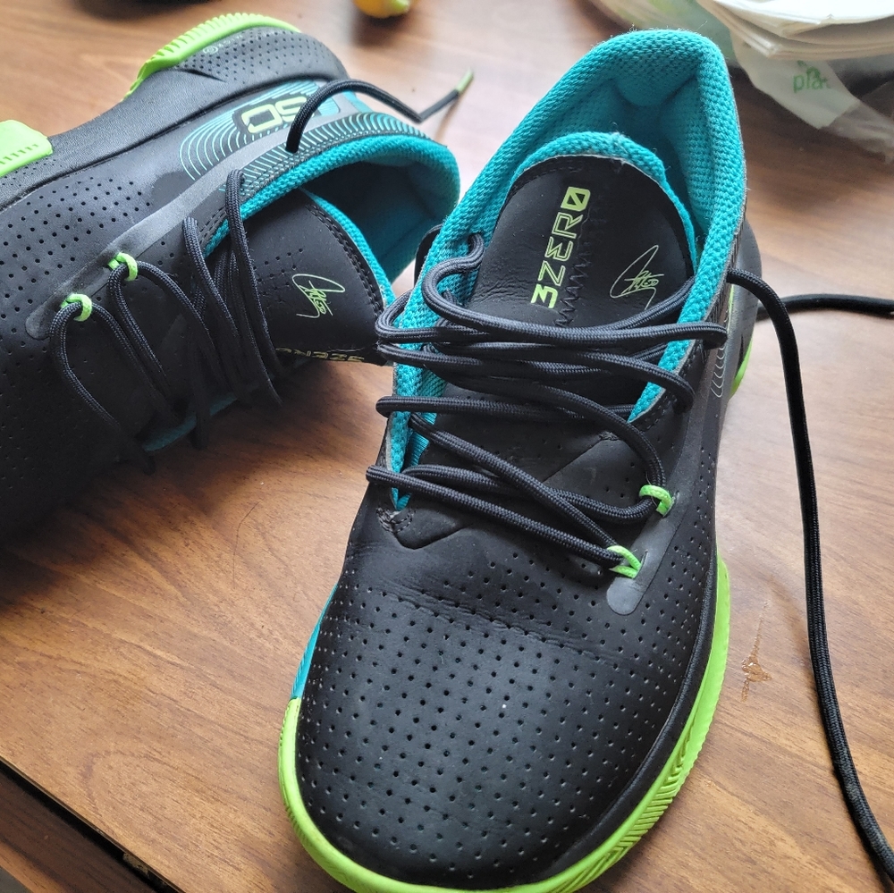 Under armour boys 4.5 steph curry.